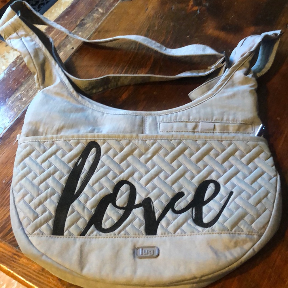 Get organized! Fun crossbody with lots of organization
